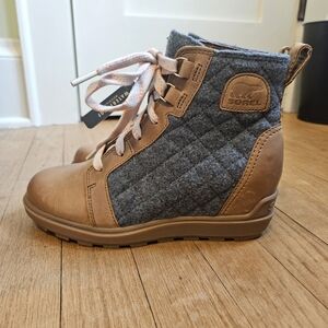 #NWT Sorel Woman's Tan and Gray Waterproof Quilted Wedge Heel Boots